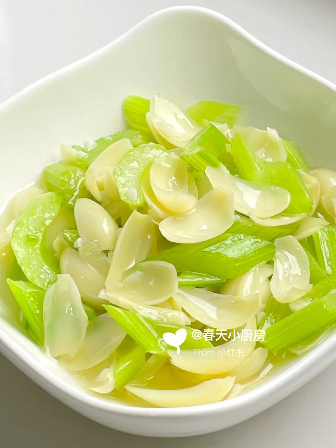 清炒西芹百合｜鲜掉眉毛的家常清爽素菜🥬