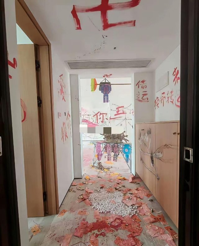 法拍房进去都是涂鸦，这谁敢买啊？ ​