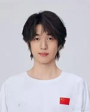 #一诺名古屋亚运公式照##王者荣耀亚运会选手公式照# 
官网亚运会的六人照 ​