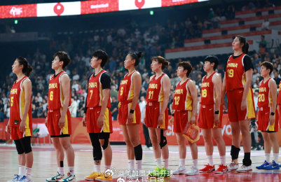 一场65分大胜，中国女篮用团队篮球拿下亚运开门红。全队6人得分上双，不再依赖单一核心，轮换深度得到检验。杨舒予扛起进攻大旗，5记三分带动全队攻势。当然泰国实力有限，本场更多是磨合阵容。真正考验在后面，面对日本、韩国等亚洲强队，才是女篮本次亚运会的关键战役。
#中国女篮111比46泰国女篮# ​