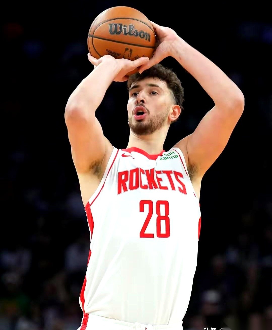 阿里纳斯直播时，话筒一开，直接把火箭队的老底给掀了。 他身子往后一靠...