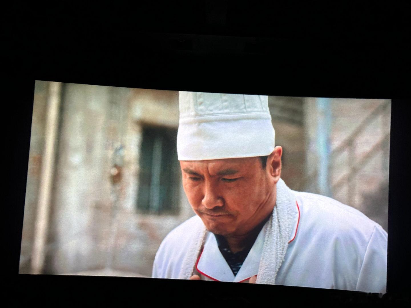 感觉心口压了一块巨大的石头 喘不过气 祝愿世界和平#龙餐馆##沈腾# ​
