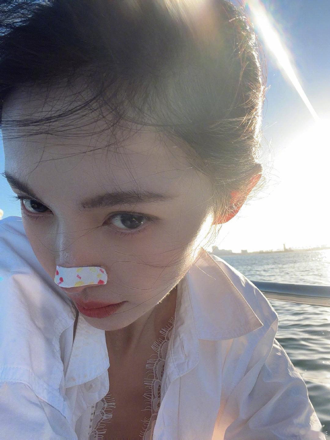 #金晨回应恋情传闻##金晨辟谣感情生活##金晨说可以治傻子必须告黑#

都会遭反噬的[兔子]
真心换真心 你们别害我姐姐了 ​