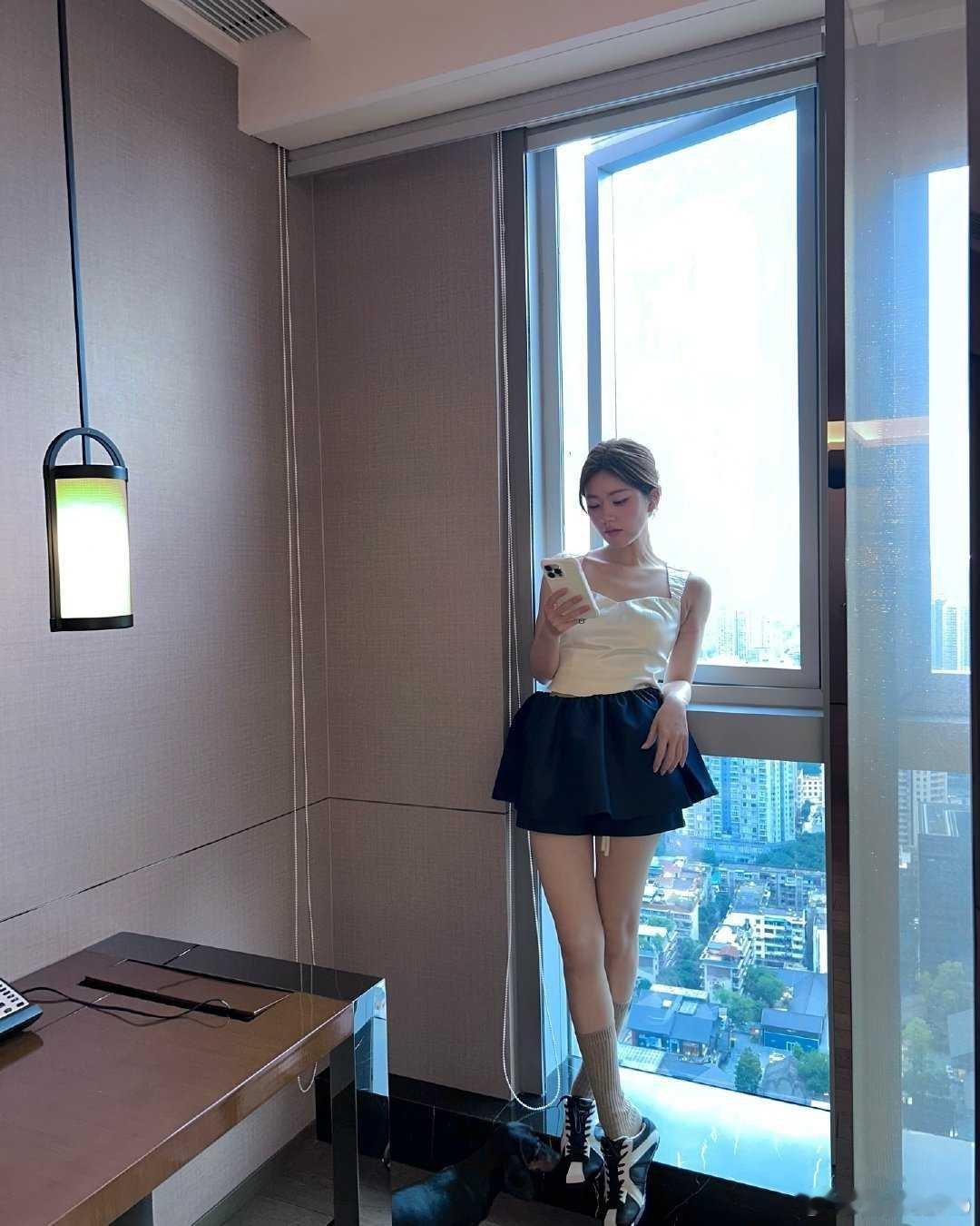 #赵露思[超话]# zls#赵露思许我耀眼# zls#赵露思许妍# 
“我只守着我的枯木，再难爱上下一个春.” ​