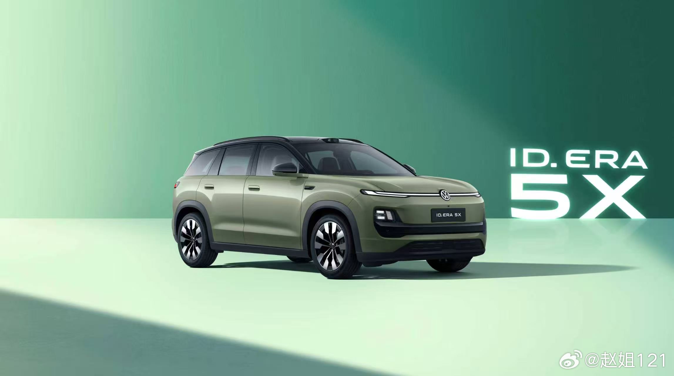 #超能纯电SUV #IDERA5X #上汽大众
ID.ERA 5X正式开启盲订！仅100元锁定四重专属权益：订金膨胀抵5000元现金，任意品牌置换再享5000元尾款减免，ID.老车主增换购可获首任车主终身免费保养，到店试驾还有神秘惊喜礼。
作为“超级纯电SUV”，新车搭载CMP纯电平台、CEA全新电子电气架构，配192线激光雷达+ ​