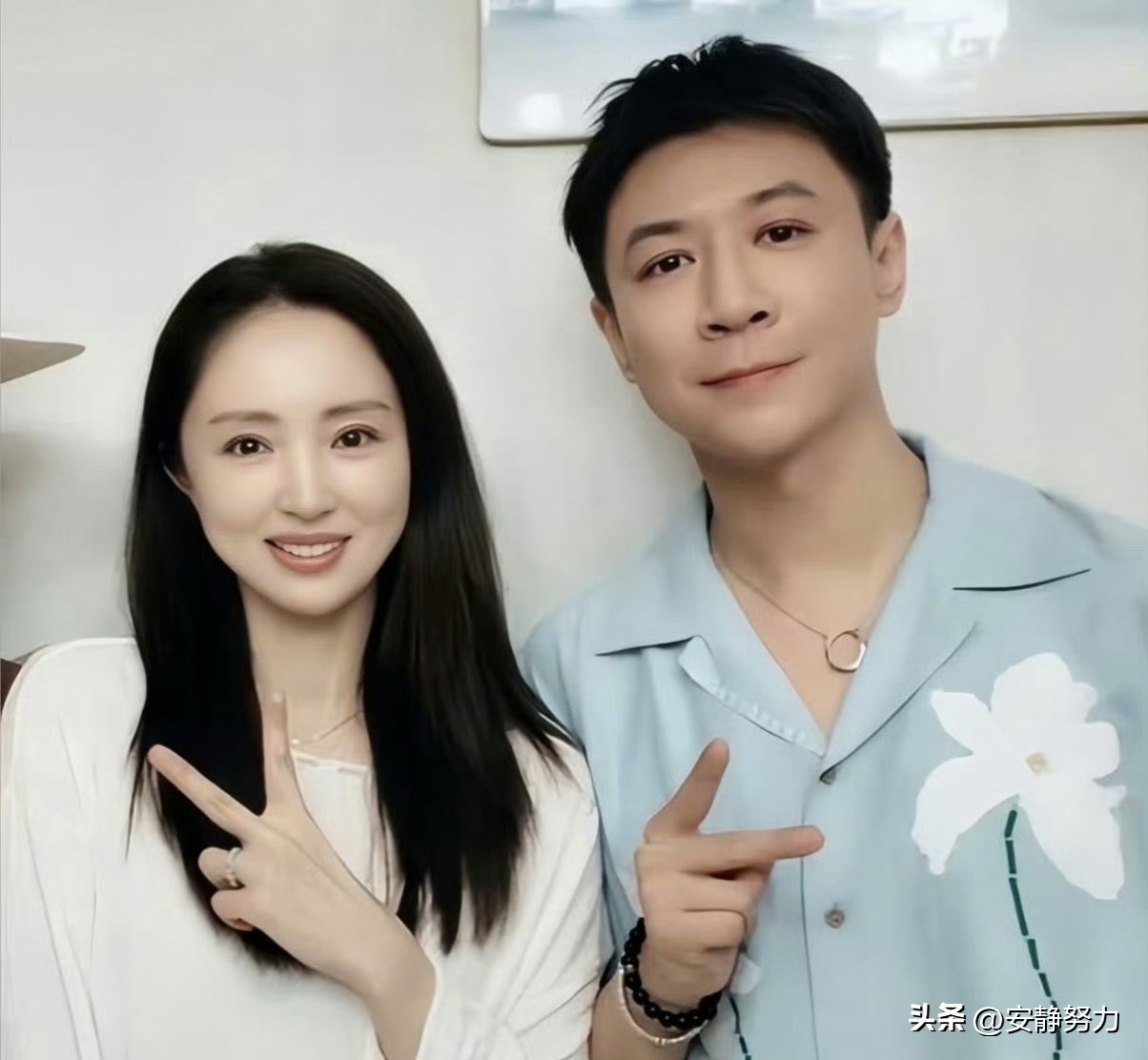 董璇道出再婚真心话，
中年女人再婚，
图的从来不是钱！




董璇聊起再婚，这番话说得特别实在。她原本打算和张维伊只恋爱不结婚，相处久了，对方是适合走进婚姻的人。


经历过婚姻的人，择偶不再只看浪漫，更看重现实。


她选择再婚，不是一时头脑发热，而是权衡后的决定。不用为了家庭放弃热爱的事业，这