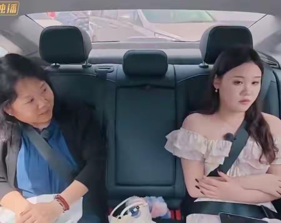 “张家齐存款大概率被爸妈花完了”等话题冲上热搜，律师：张家齐有权要求父母返还财产 ​