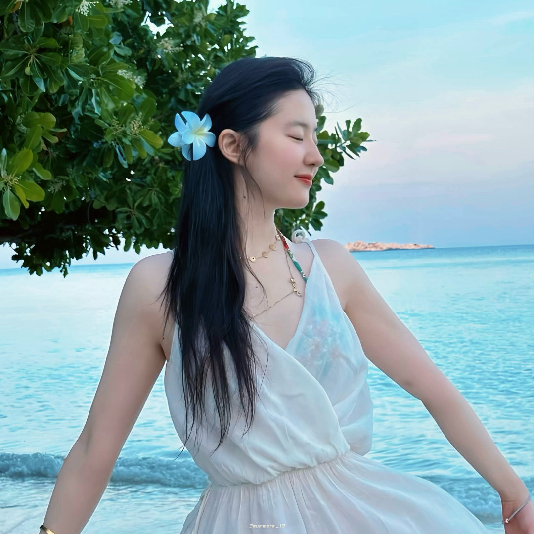 一些充满自由感的美图[桃里桃气] 祝大家国庆节快乐 玩得开心[有票了][许愿星]

#刘亦菲# ​