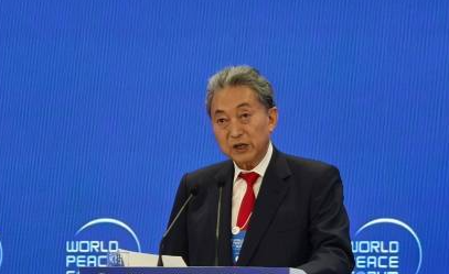 日本前首相公然批判高市早苗：涉台言论该收回，日本得继续正视一个中国原则！
 
这话从一位日本前首相嘴里说出来，分量不轻。更难得的是他接下来说的——日本过去对亚洲各国实施侵略与殖民统治，日本人必须一直怀有谢罪的心情。没有反省，历史就不会进步。
 
9月15日，北京香山论坛举行多场活动，鸠山由纪夫以民间