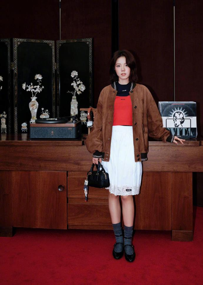 谁懂！赵今麦MiuMiu文学俱乐部造型封神✨ 把“富家千金”的贵气慵懒...