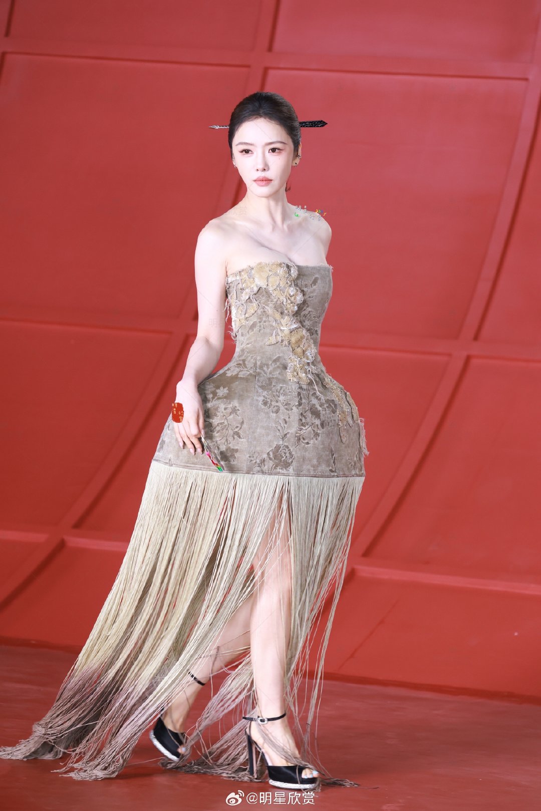 蔡文静×261021芭莎红毯
#时尚芭莎来自中国年度盛典# ​