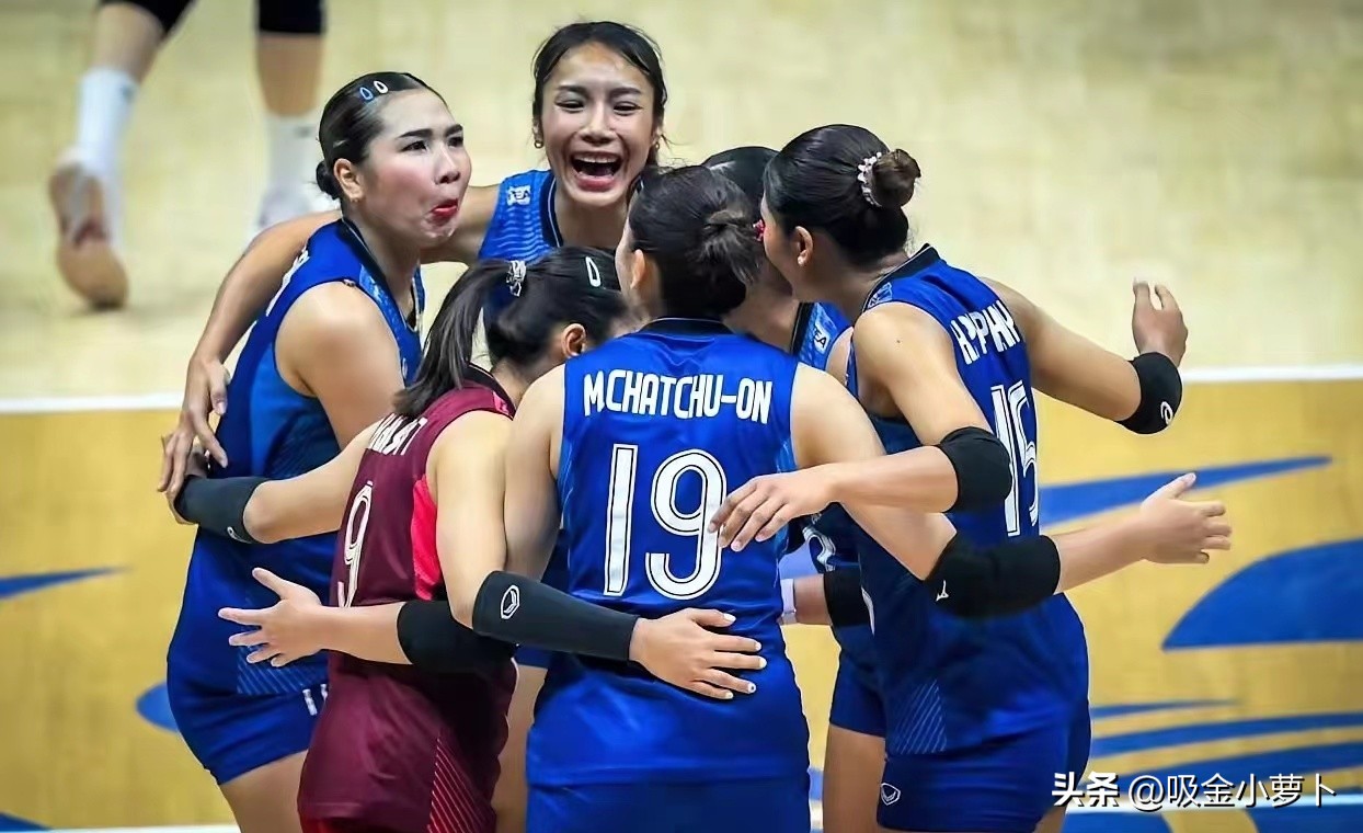 3-0、3-2！亚锦赛多强晋级爆冷门，奥运冠军班底遭绝杀，中国女排迎两隐患
​各个洲际女排锦标赛激战正酣，就在今日8月27日，女排洲际赛场传来两大最新消息，详细战况如下
​1，亚锦赛，首场1/4决赛，在卫冕冠军泰国女排与正在处于新老交替的韩国女排之间展开。前者三战全胜以小组第一打进八强，后者则是以两