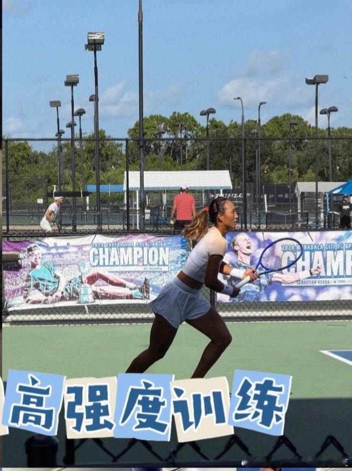 【郑钦文演唱会现场？】  其实是img网校偶遇 捡到了一帧饭 背景乍一...