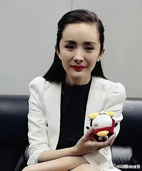 #想看杨幂唐嫣上再见朋友#
我幂幂独美，已经被我背刺过的不要来找我了#唐嫣##杨幂# ​