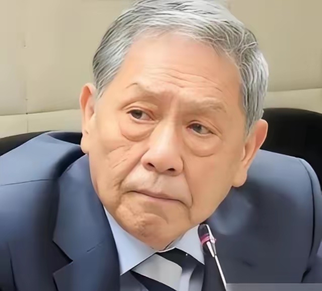 台湾退役中将帅化民曾说：很多人说中国的军事力量在世界数一数二，可我看，真正该琢磨的不是“先打谁”，而是大陆为什么始终把最大变量盯在美国身上。

帅化民这话实在。家里三件事闹心，台海、东海、南海，看着各闹各的。其实背后常有一个人影子，就是美国。

美国做什么？派军舰过台海，搞演习。拉日本、菲律宾一起练