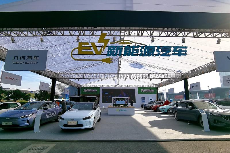 新能源车型看点满满，实车观感比线上图片震撼很多。
看车、拍照、逛展台一站式搞定，购车还能了解现场优惠。
不管是准备买车，还是单纯过来开开眼界，都很值得一趟。