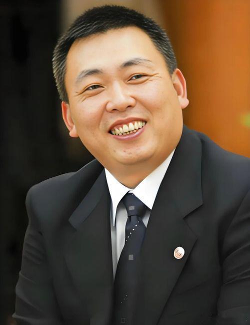 #段永平泡泡玛特浮亏20亿#说实话，我不是很能理解他为什么买这个潮牌，要知道潮牌最大的问题就是能不能一直红。

如果不能一直红的话，那就只能是阶段性的，所以这个东西没办法验证，只有阶段的潮牌，没有永远的潮牌。

这种是属于没有护城河类型的。 ​