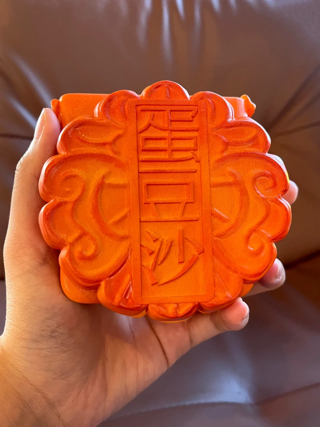 我弟差点咬了一口我的手机...