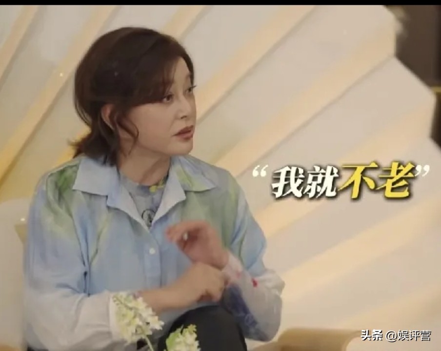 古柯和刘晓庆打官司，本来是劳务纠纷的事，古柯却扯倒了隐私方面的事，把娱乐界明星瓜的味道吵的更浓了。

一个贪财，一个贪色成了舆论界的焦点。

古柯曝料他和刘晓庆谈恋爱同居了六年，更多的人不相信这是真的，但这话又是从古柯嘴里说出的，又不得不让人相信。

要是真有这事，也是各取所需罢了。这是人性需要而已