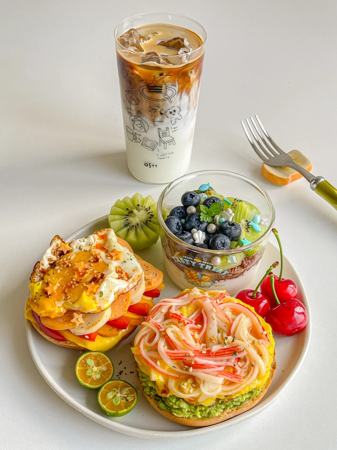 轻卡brunch🥗蟹肉棒三明治酸奶杯🥪冰拿铁🥛