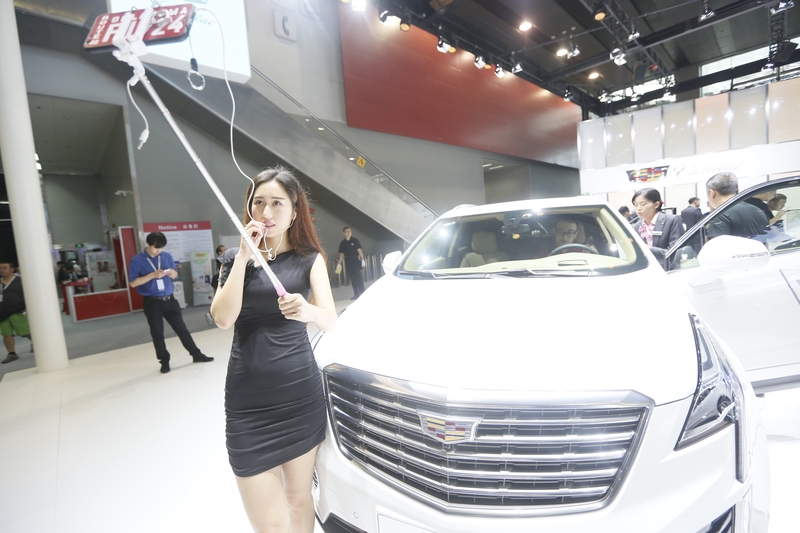 同学问我要不要跟他一起去广州看车展，可是我看不懂，我觉得车子在哪里看都...