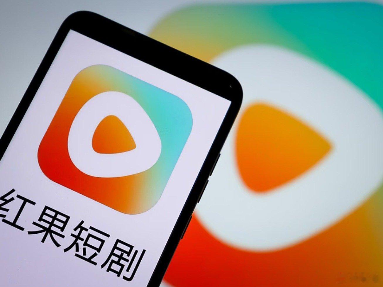 #红果短剧回应年入400亿传闻#传统影视又不是今天才寒冬，那些明星的价值早被互联网广告、直播带货削弱了，短剧只不过又踹了两脚：真人短剧、ai短剧 ​