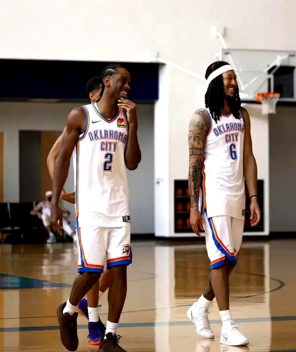 都说今年冠军就是雷霆或凯尔特人的，我看悬念才刚开始。  雷霆刚赢了湖人...