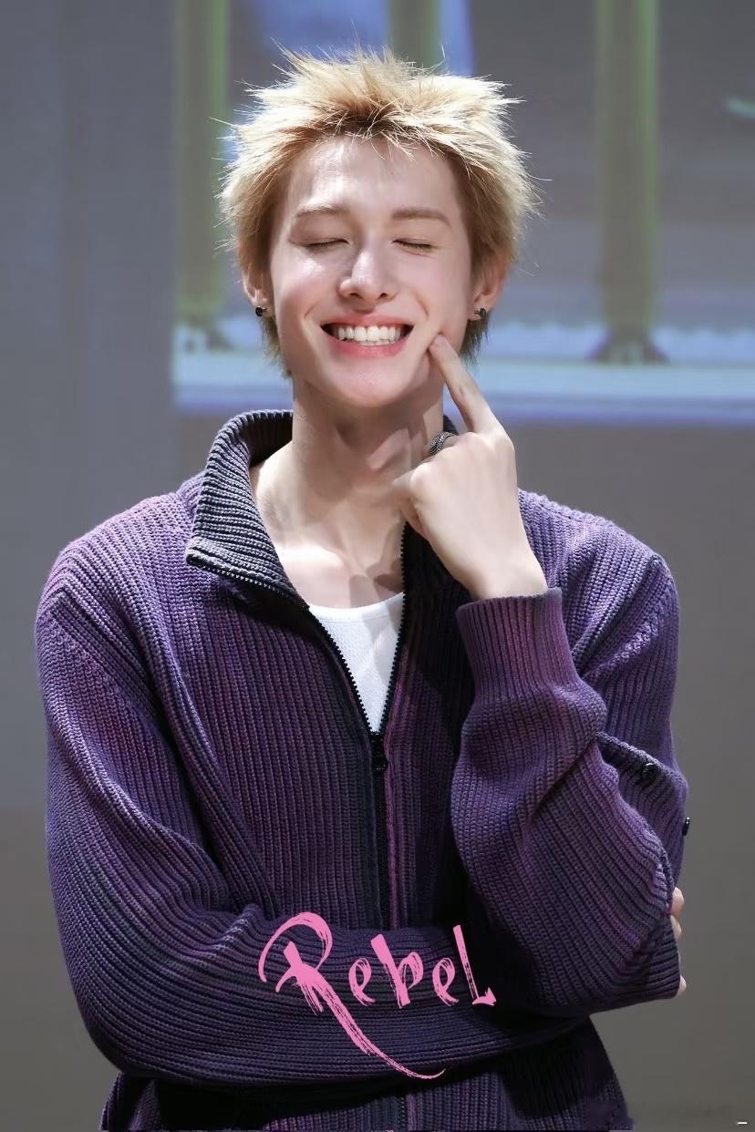 Martin_马丁💙 唯一概念中心👅190➕的身高是行走的焦点💯...
