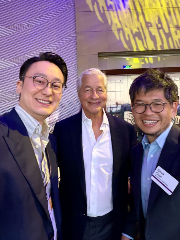 5月在JPM峰会与Jamie Dimon同桌