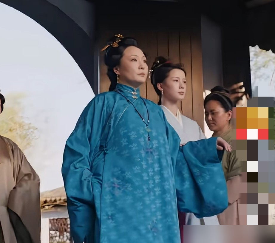 赵晴一米七的个子，被于正要求从92斤饿到85斤，徐娇直接开骂歹毒。
92斤配170的身高，BMI已经跌破16，站着都打晃。于正还嫌不够，要求不吃晚饭不吃零食，奔着85斤去。徐娇转发时配了张于正旗下男艺人瘦到颧骨突出的图，问瘦成这样您就觉得好看了？
网友一边倒挺徐娇。于正只回了句有事私聊。
行业