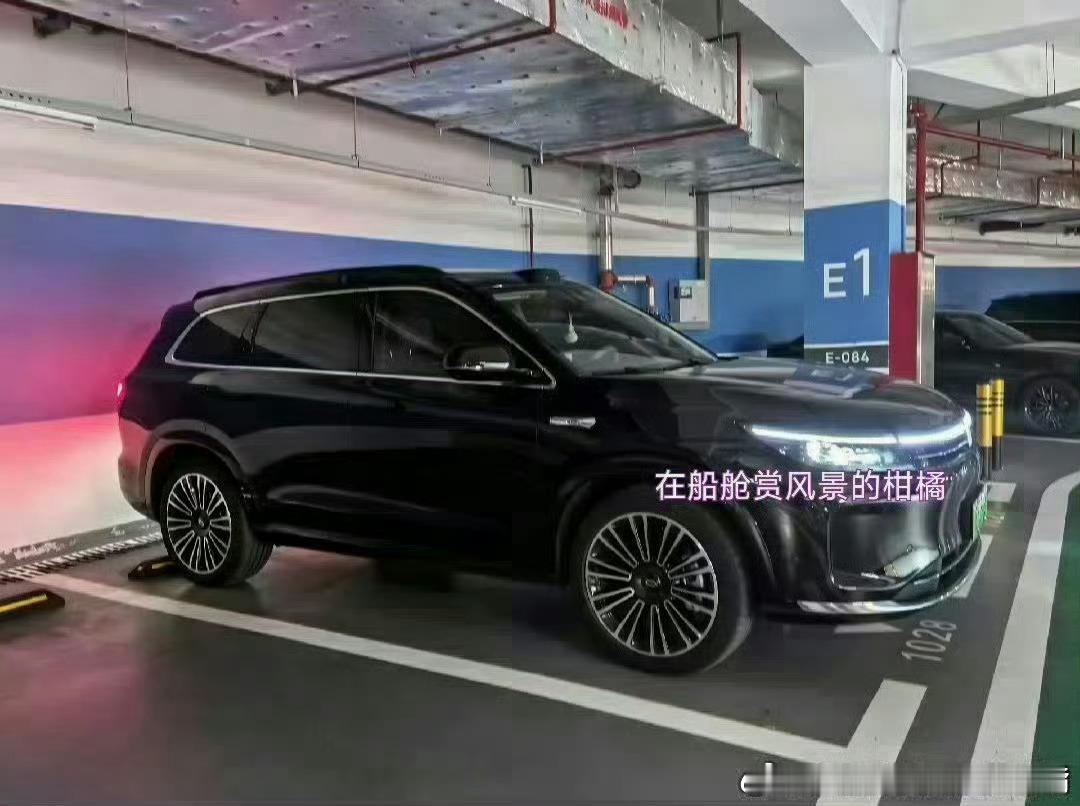 #智能辅助驾驶有多减压##汽场全开# 
从疲惫驾驶到轻松出行，智能辅助驾驶重塑日常用车体验
 
随着汽车智能化不断升级，智能辅助驾驶不再是高端车型的专属配置，而是逐步渗透到长途巡航、城市通勤、停车入库等全部主流用车场景。曾经开车是一项耗费体力、高度耗神的事情，全程紧绷神经、手脚不停操作， ​
