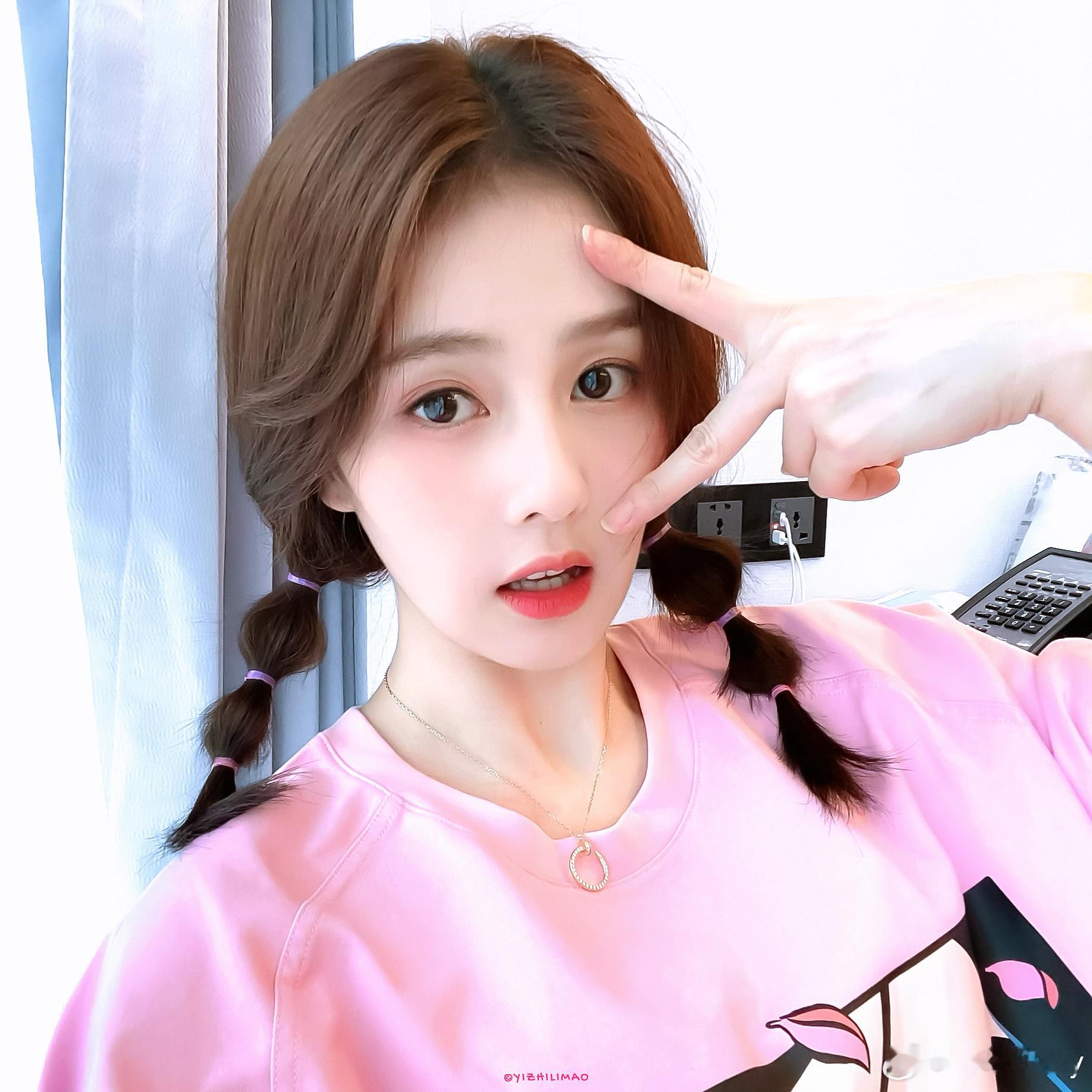 #白鹿[超话]# 一组图
#白鹿开到荼蘼被挟持路透##白鹿[超话]# ​