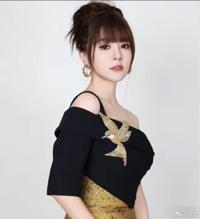 她是隐藏最深的富婆，21岁胜过王菲却主动过气，今活成想要的样子 ​