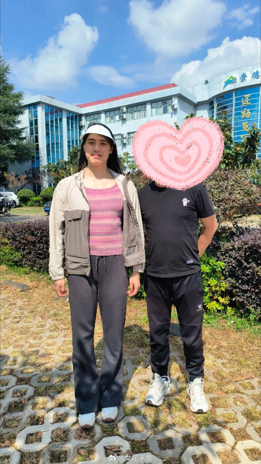 #张雨霏# 

来看#女甲联赛# ，偶遇奥运冠军张雨霏[比耶]  ​