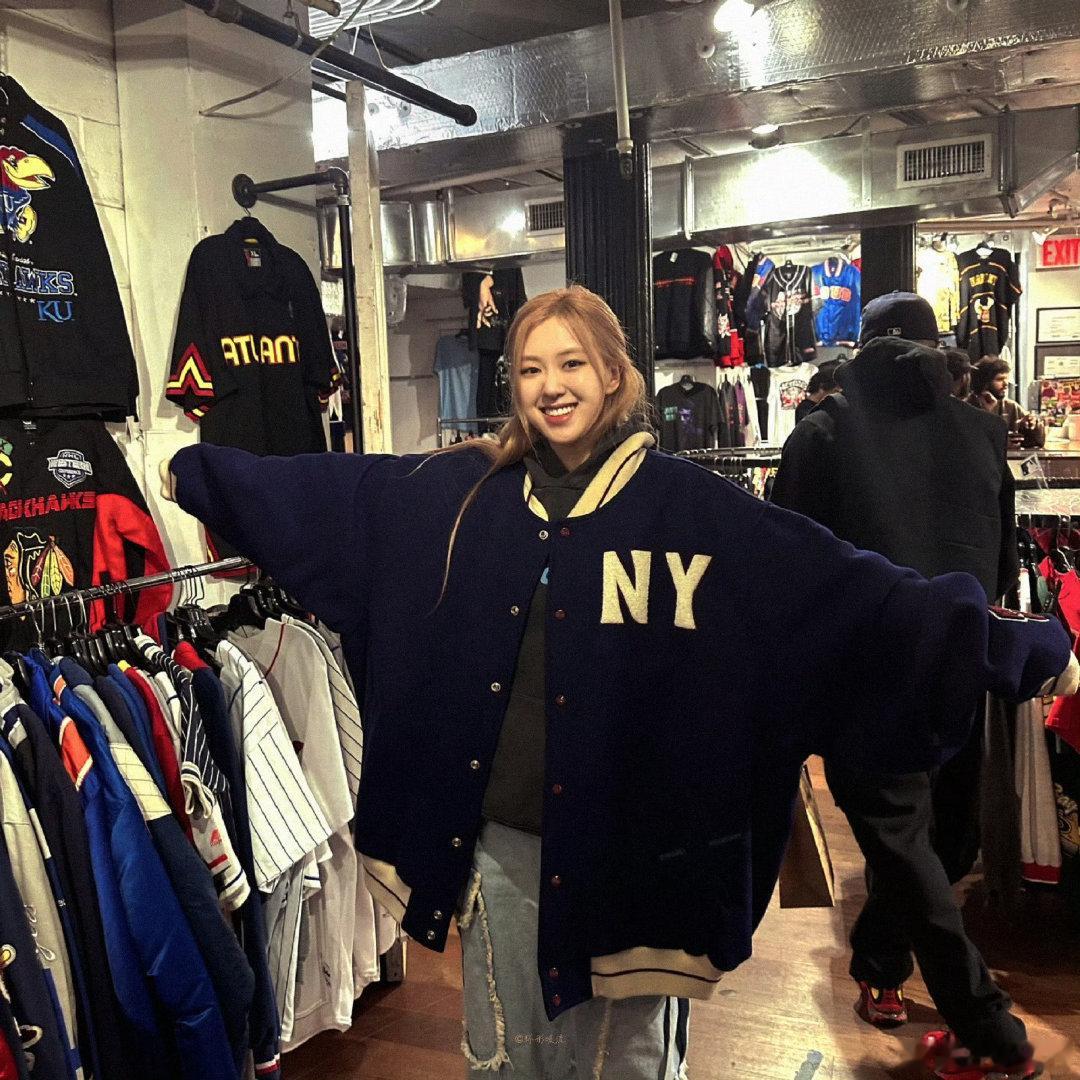 #ROSÉ[超话]#  



#rose朴彩英# 
姐姐你变的越来越漂亮了！.🫶🏻🫶🏻 ​