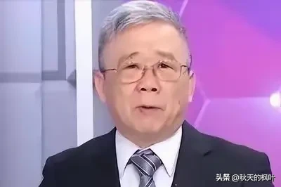 南部战区位黄岩岛周边海空域，组织海空联合演训，台军退将栗正杰说：海警船做什么，它演练的科目叫什么，我给各位讲一下，海警船演练的科目：登临检查、拦阻冲撞、强制拖离，登临检查是什么，菲律宾这些船，想要进入大陆的领海区域——已经宣示领海，你进入领海区域，就上船去给你检查，第二个，如果说你要继续冲撞，叫你停