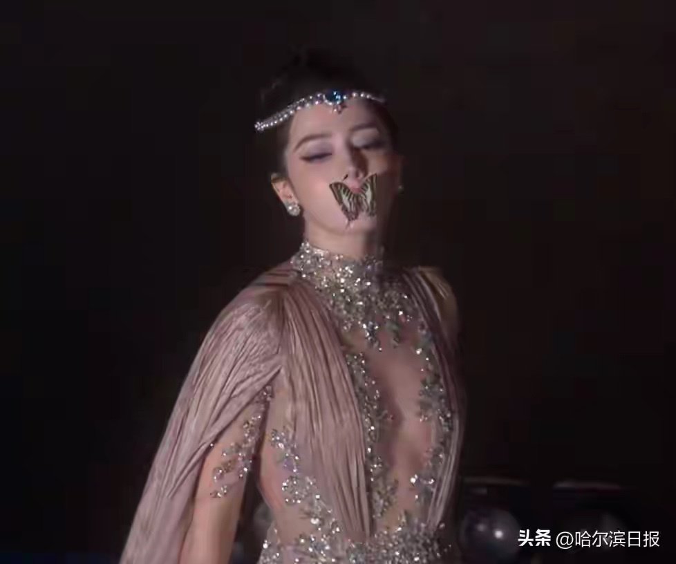 迪丽热巴“嘴衔蝴蝶”名场面爆火出圈，有商家售卖“同款”仿真蝴蝶，售价10.9元两个 ​