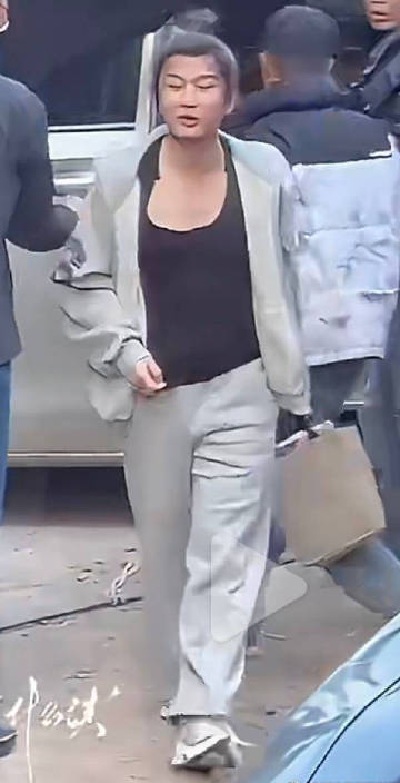 我今天一上线就给我刷这个，是万万没想到这是我们内娱的明星，他能红内娱还是完了吧