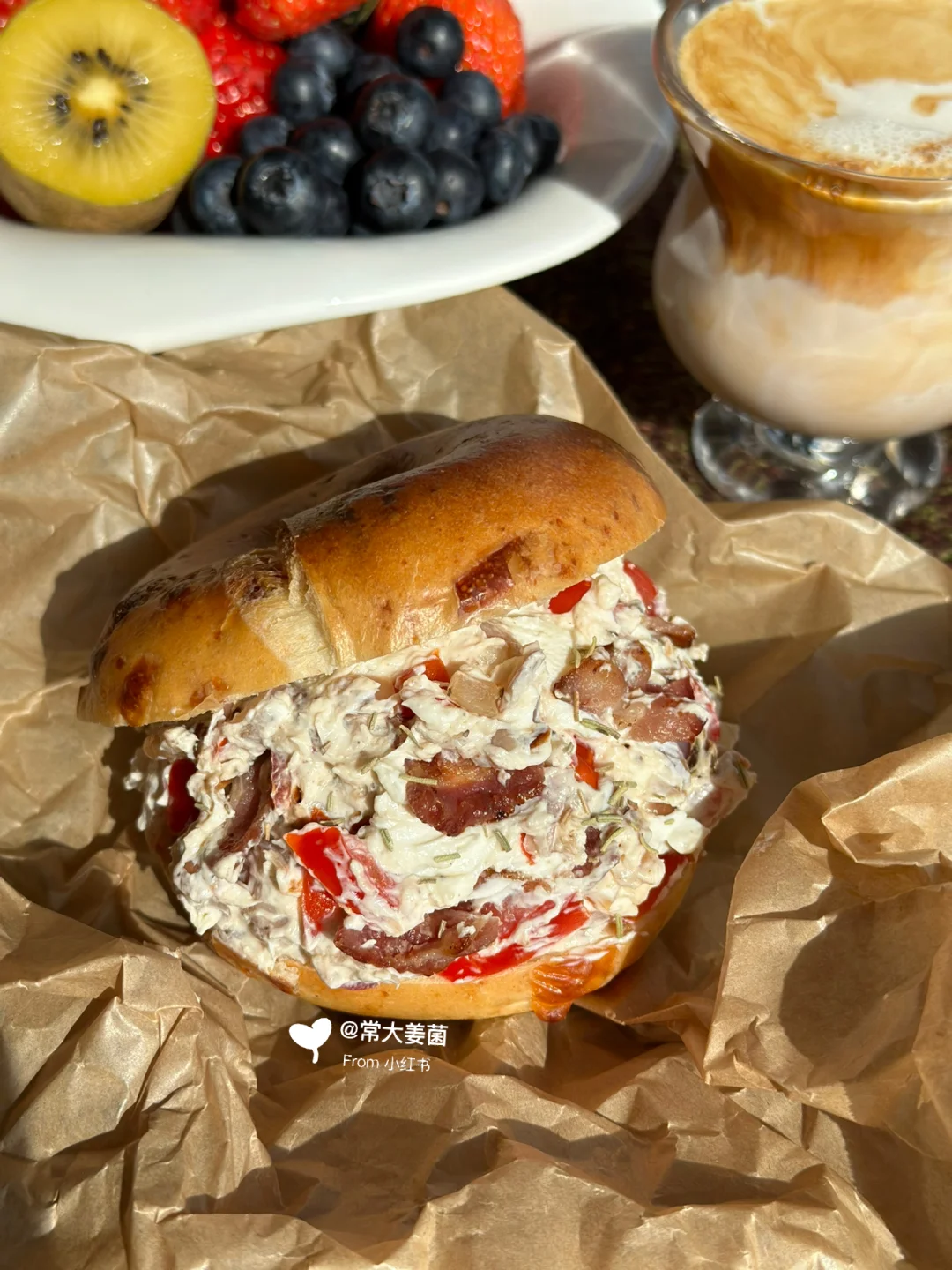 煎洋葱培根奶酪贝果三明治🥓🥯🧀