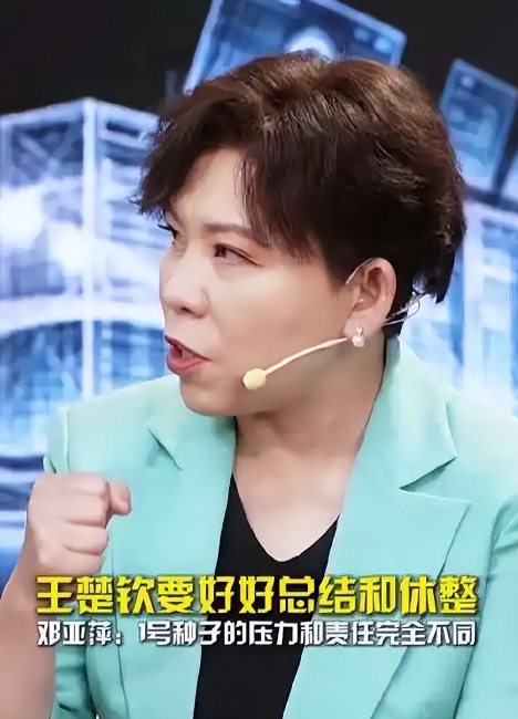 邓亚萍被网暴：“没我们家哥哥谁认识你啊！”

9月28日名古屋亚运会男单决赛，林诗栋4比0赢下王楚钦拿到金牌，整场比赛打完，邓亚萍在自己社交账号发内容点评这场球，先是恭喜两位选手拿到金银牌，接着讲这场比赛结果超出预想，林诗栋一局一局压着王楚钦打，进攻的质量很高，最后还提到，这场比赛对王楚钦来说会是很