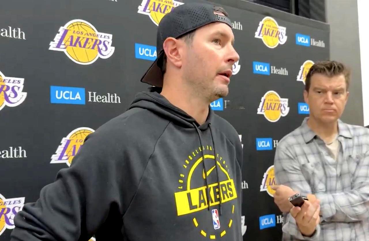 湖人队都3-0领先火箭了，怎么还在等里夫斯？    主教练雷迪克亲口说...