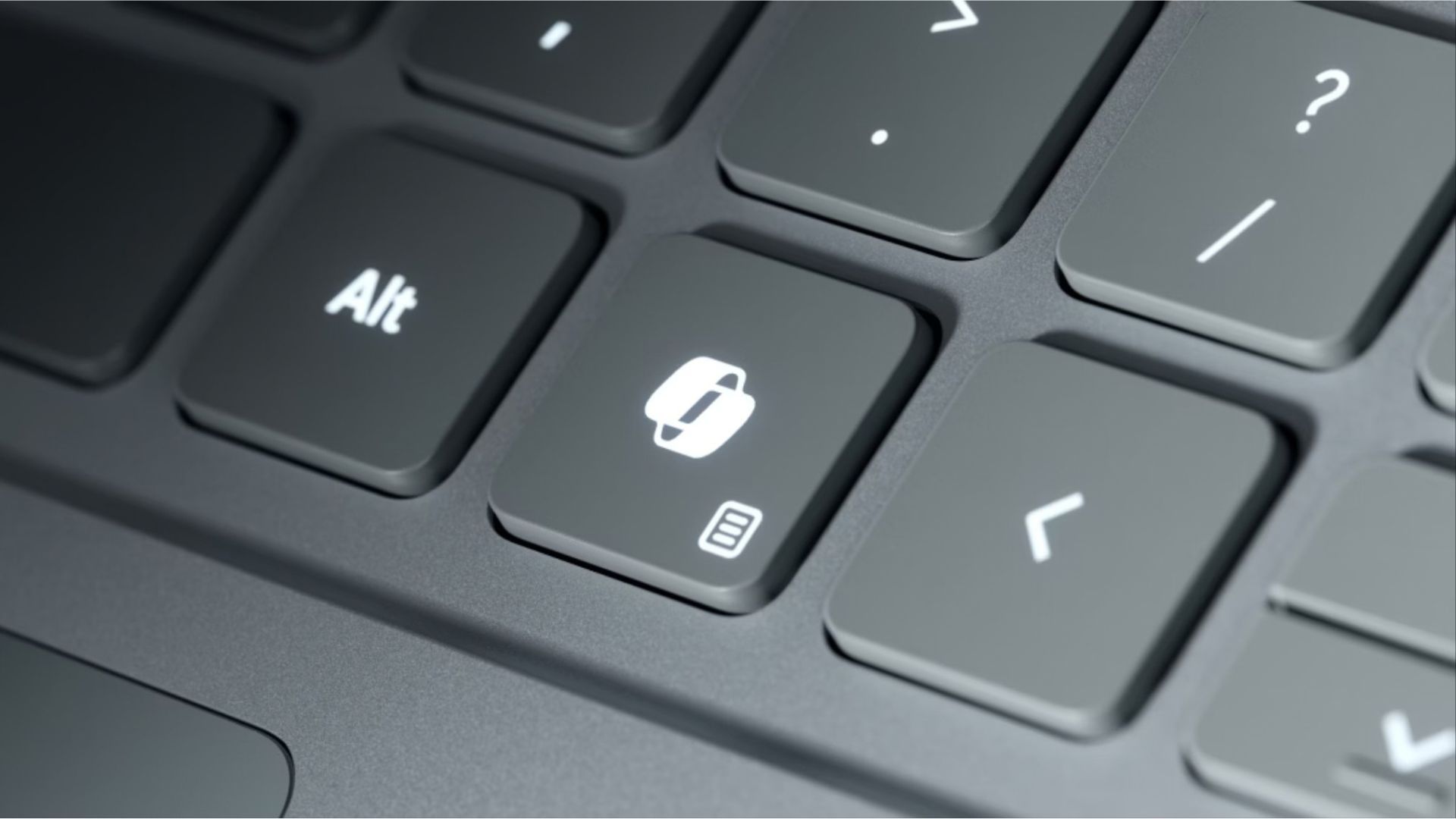 此前，随着微软（Microsoft）逐步淡化Copilot品牌在Windows产品中的存在感，且新近发布的Surface Laptop Ultra等硬件未被重点冠以Copilot+ PC标签，外界一度猜测该AI PC战略已被边缘化。但在日前举办的“Windows与Surface发布会”上，微软Windows与设备业务负责人Pavan Davuluri明确否定了市场传言，并 ​