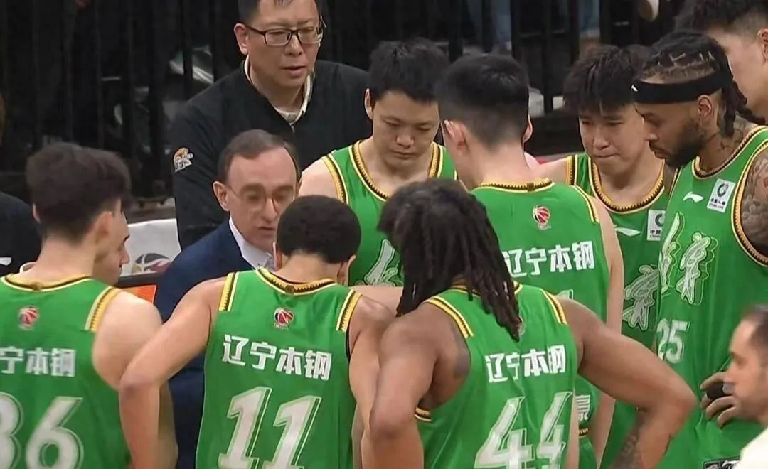 加油！辽宁男篮今日对阵北京队，一定要全力争取取胜，才能稳稳拿到小组出线的资格！[给力][加油][赞]