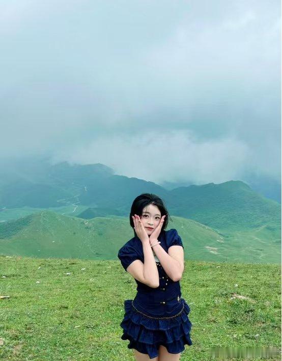 心爱姐你好，我今年 28 岁，成都本地女生，全日制本科，在私企做行政主管，工作稳定双休，收入可观，不用加班，时间自由能兼顾生活。身高 160，长相温婉耐看，平时注重穿搭，性格温柔好沟通，脾气平和不爱闹矛盾。
自己存款充足，暂时没有买房压力，代步小车一辆，经济独立，不用依靠另一半。父母都是 ​