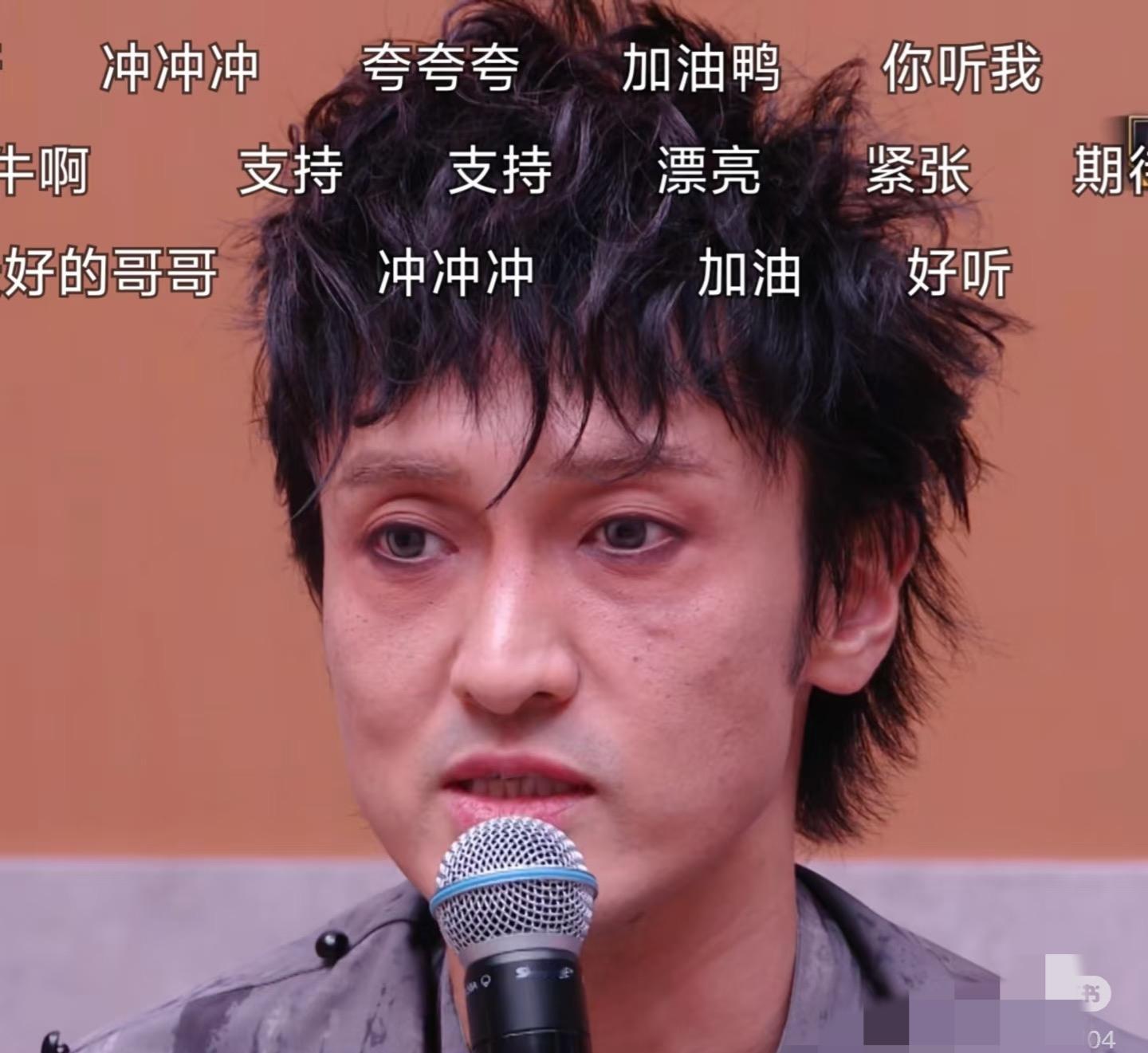 我终于相信徐峥说的是真的，
徐峥说，王传君是一个很认真的演员！
你们看这一次王传君在披哥上，累的黑眼圈都出来了！

之前徐峥和王传君在拍《我不是药神》的时候，王传君饰演一个癌症晚期的病人，为了拍出病人的憔悴感，他故意几天没睡觉！

而这一次王传君在披哥上，现在的这种状态，跟之前饰演的病人一模一样，应