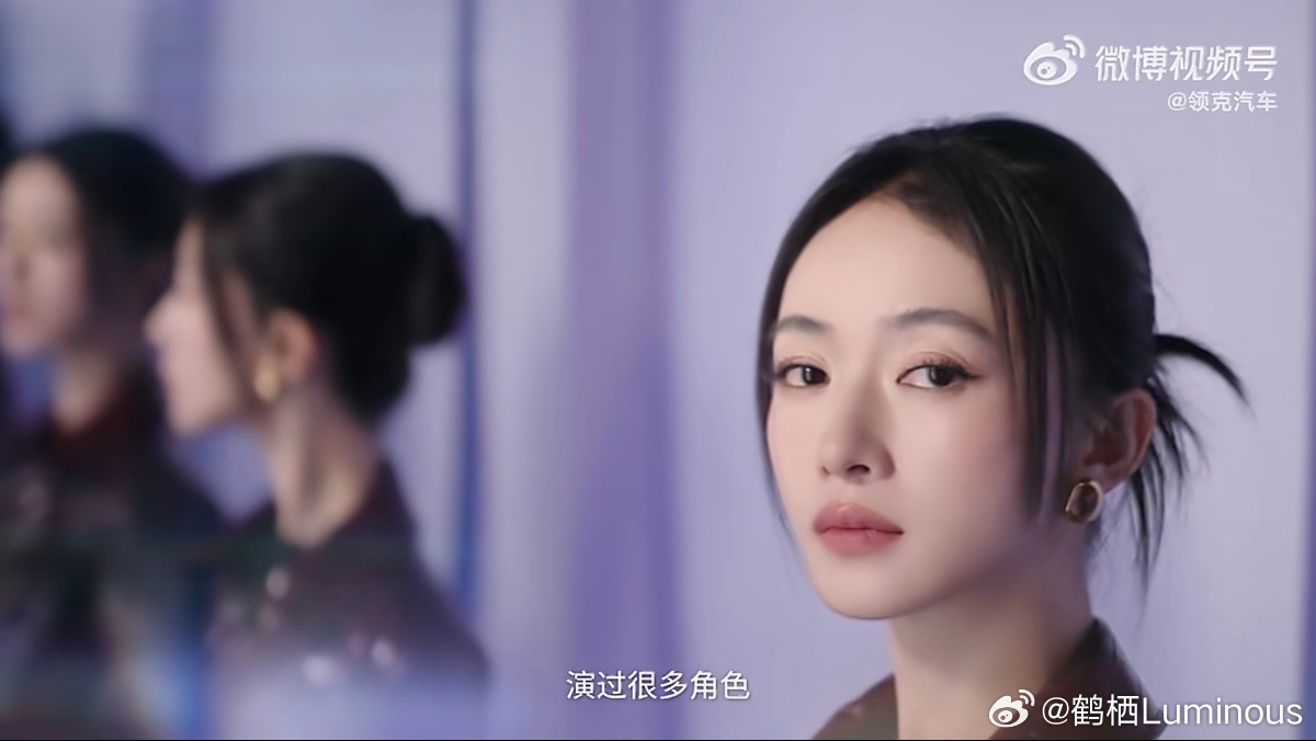 #吴谨言同款领克20上市11.88万起#
每天早晚高峰通勤，堵车、找车位、电量焦虑，相信不少朋友都和我一样，被通勤路上的各种小难题困扰着。看完全新领克20的介绍，一下子就被戳中了，感觉它真的很懂咱们日常出行的需求。
 
要说最能治愈我通勤焦虑的，还得是它满满的安全配置。全系就配备激光雷达，还有 ​