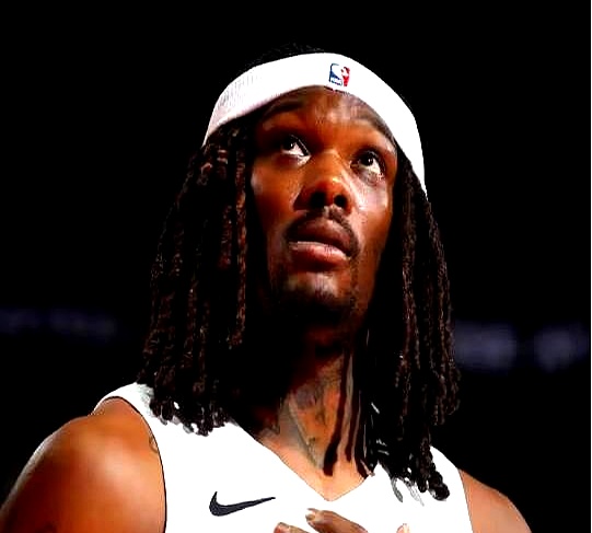 开拓者队新秀杨瀚森，季后赛首秀1分钟1篮板，直接被媒体建议送走？！  ...