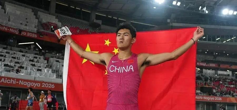 20岁陈圆将亚运110米栏夺冠！赛前日媒把金牌挂对手头像上，他带着火气跑出13秒15，赛后告状：打招呼都不理我
名古屋的雨从下午就没停过。决赛发令枪响之前，陈圆将站在第七道，旁边就是日本选手村竹拉希德。日本当地电视台已经提前把村竹的头像和金牌挂在了一起
而在热身场，他主动跟两位日本选手打招呼，对方连