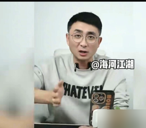 二十年前郭德纲要拜侯耀文，陈寒柏跳着脚要联合相声界封杀他。理由就一条，郭德纲拜过杨志刚，再拜就是扒门。大师兄贾仑直播间亲口说的，陈寒柏就是怕郭德纲起来抢饭碗。奇志当年不吭声，但点头了，现在贾仑也把话挑明了。再看石富宽那边，于谦他师父，2005年直接把郭德纲弄进铁路文工团，拿行动站队。一个门里，两副面