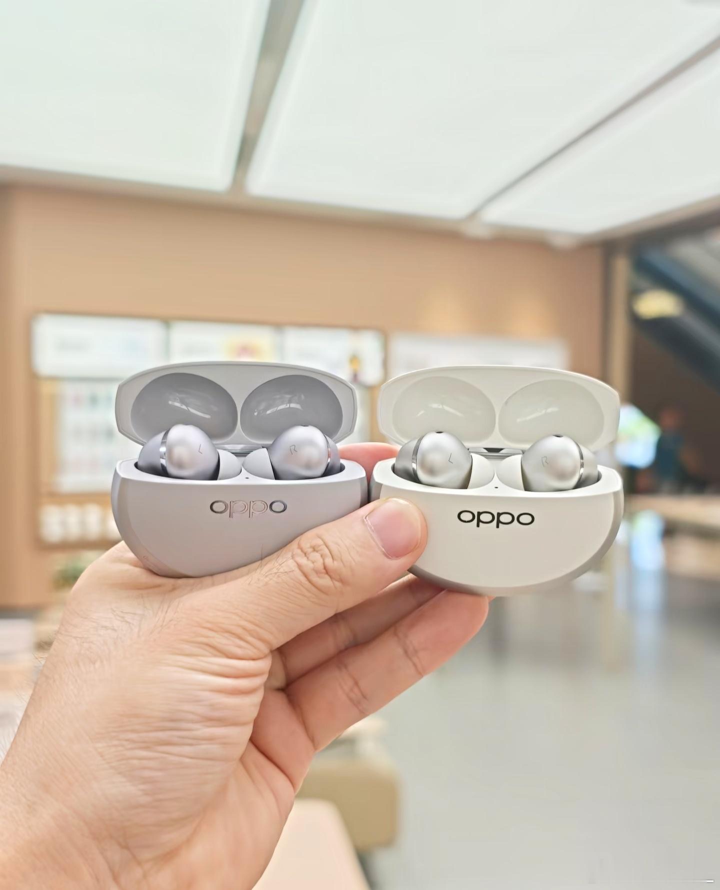OPPO Enco X4：千元档“苹替”天花板，首发福利别错过！

OPPO Enco X4终于来了！这款被网友称为“千元小丹拿”的旗舰耳机，直接把丹拿音质、安卓最强降噪、苹果同款AI翻译三大核心卖点拉满，首销到手价不到1000元，性价比直接封神！

核心卖点速览：
- 丹拿调音+无损传输：第四代丹拿共研同轴双单元（ ​